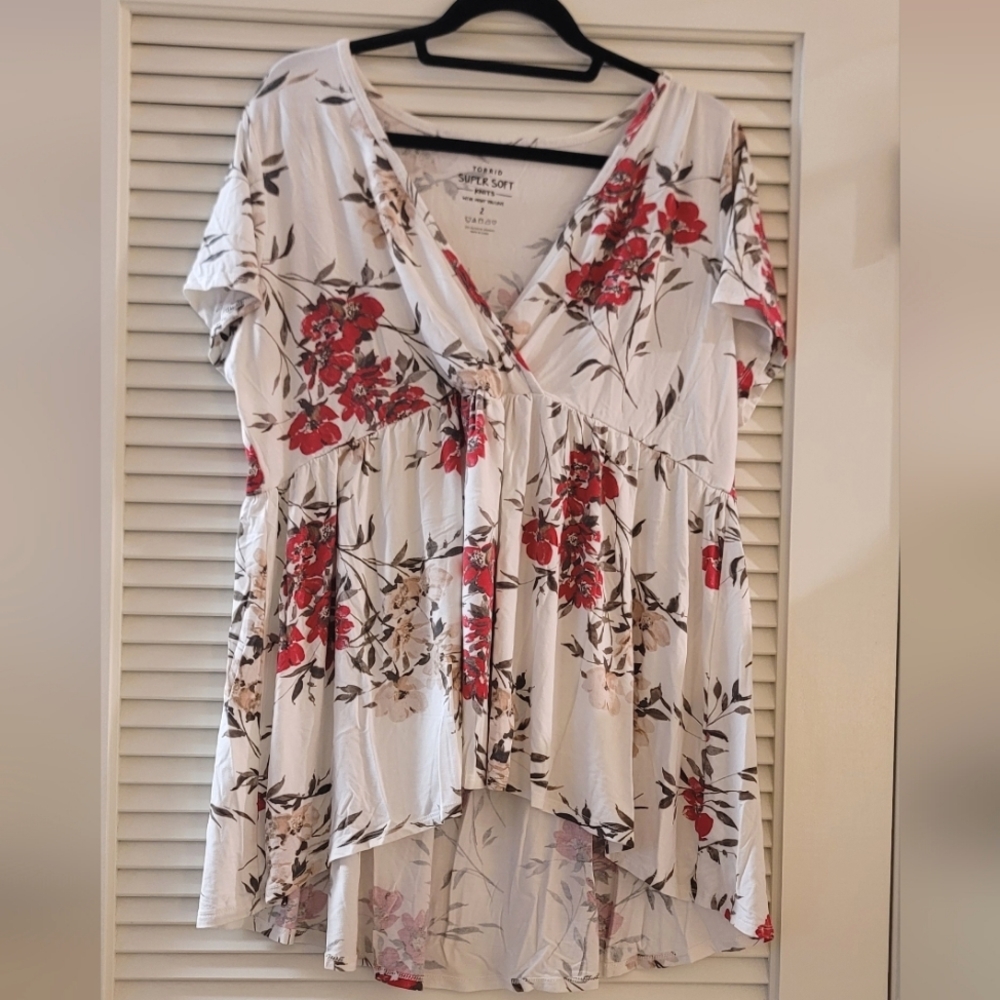 Torrid- (Plus-Size) Red & White Floral Super Soft Short-Sleeve Top
